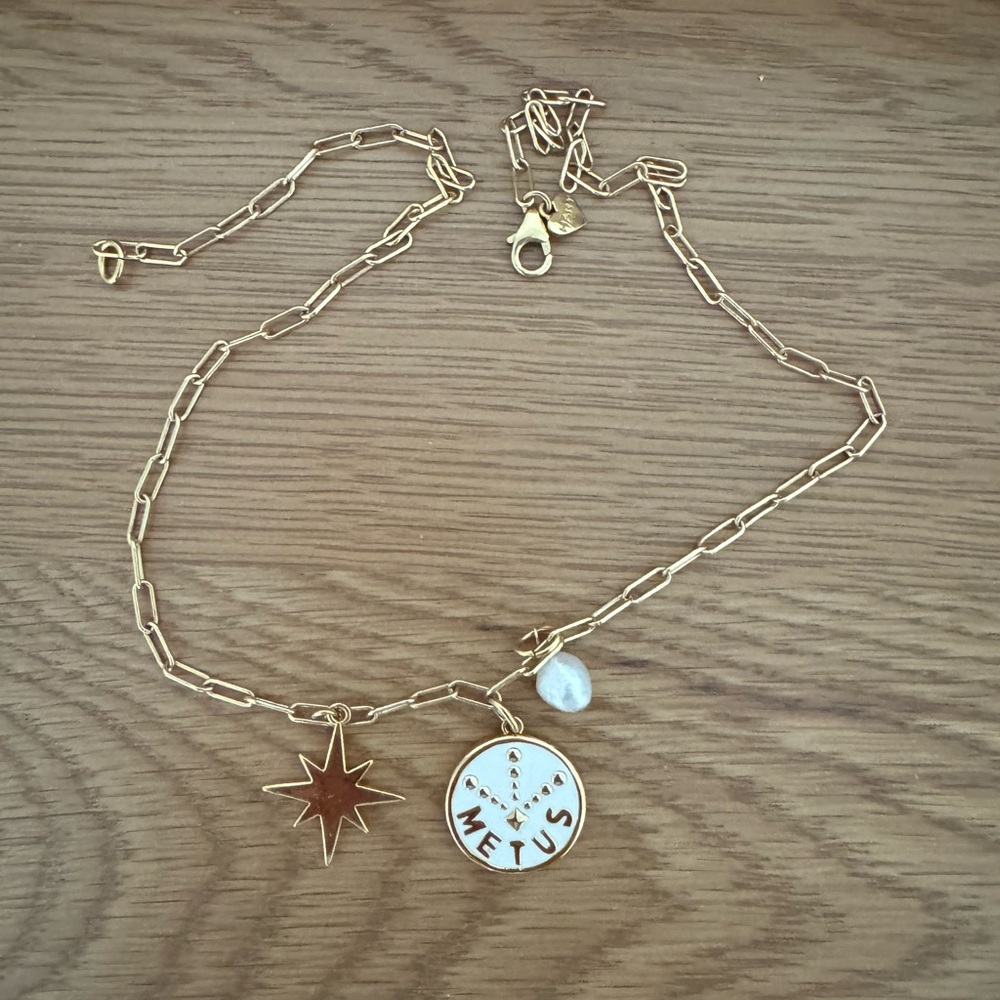 Hart Charm Necklace - Picture 2 of 2